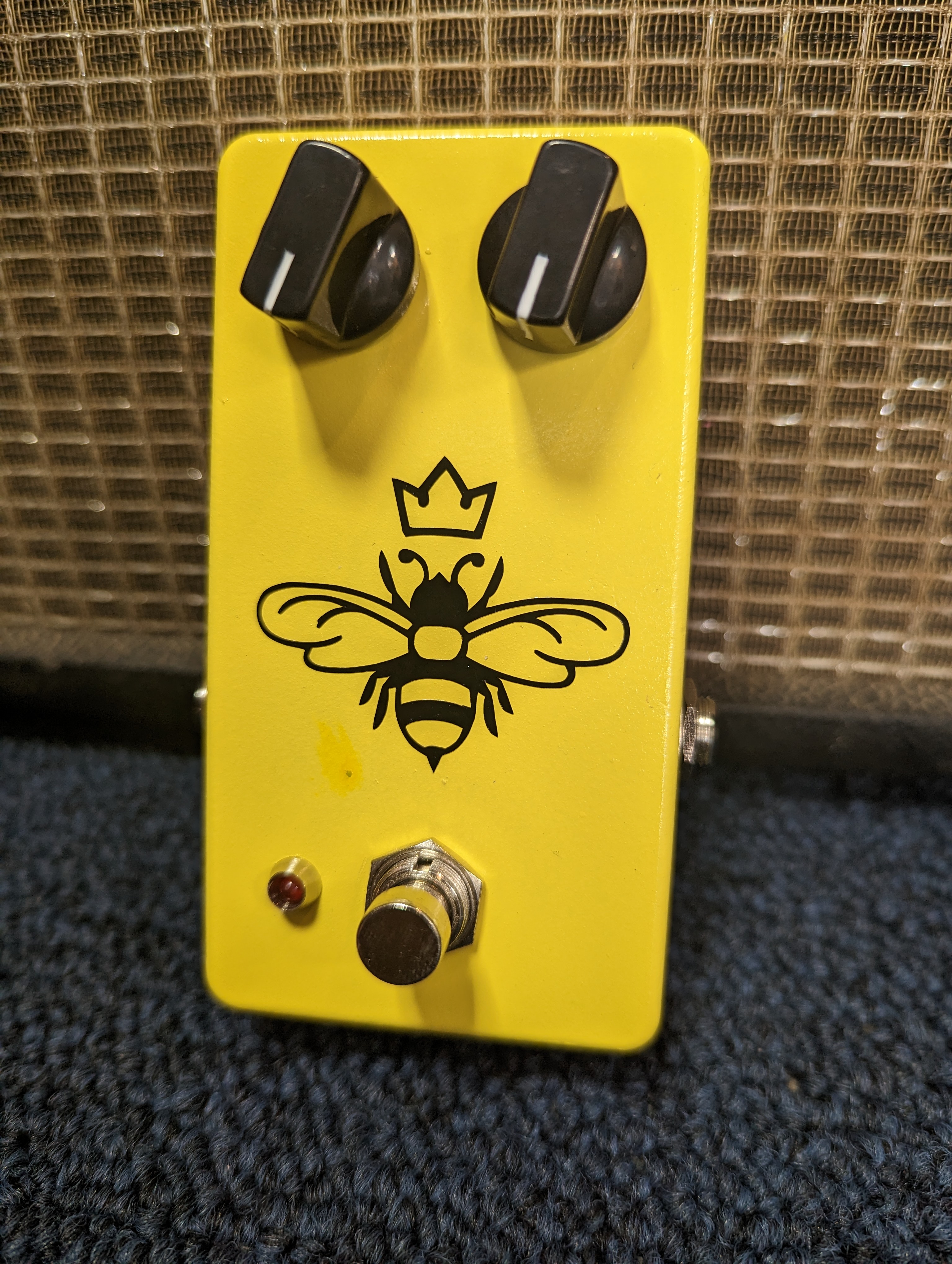 guitar pedals queen bee overdrive